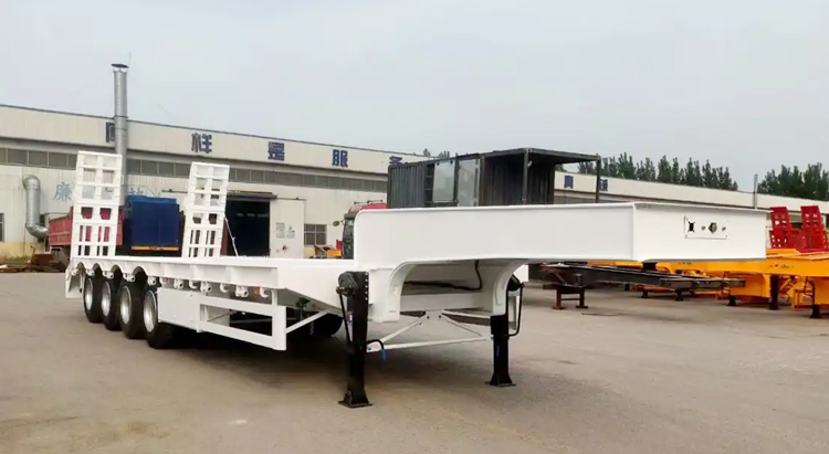 Sinotruck Low Bed Trailer Truck