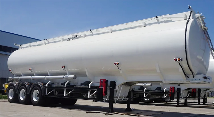 Sinotruck Fuel Tanker Trailer Truck