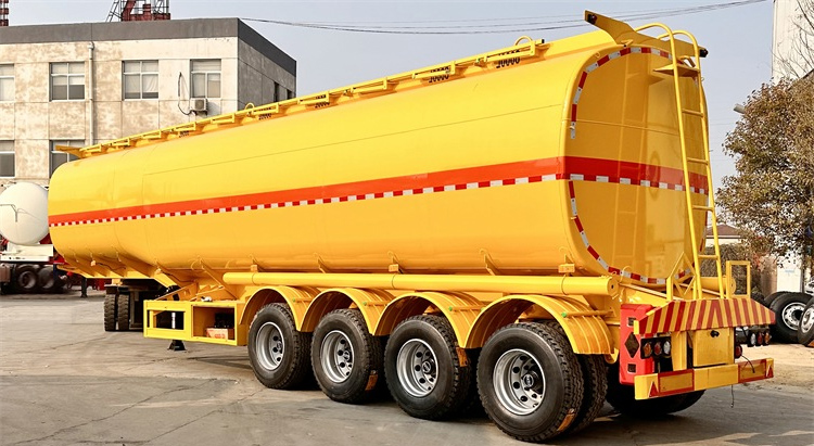 Sinotruck Fuel Tanker Trailer Truck