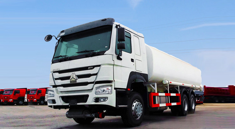 Sinotruck Howo 6X4 Oil Tanker cover